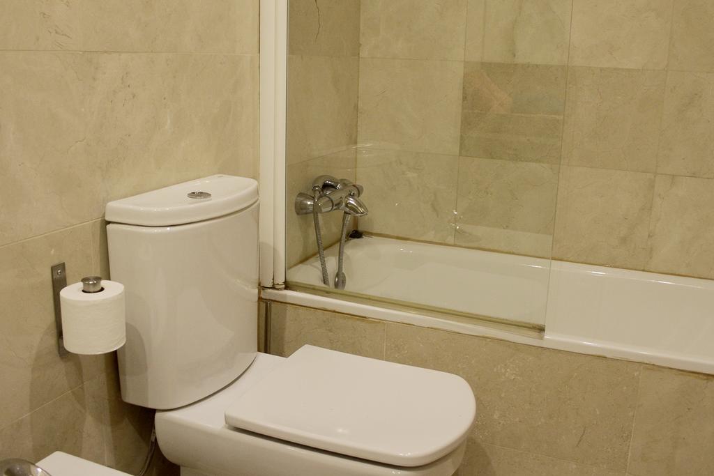 Apartment Familiar บาร์เซโลนา ภายนอก รูปภาพ